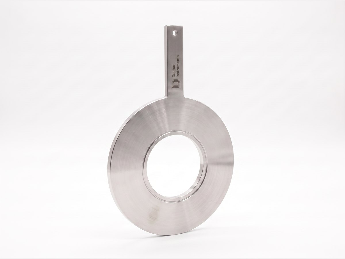 Concentric orifice — bore at the plate center; the most common standard type